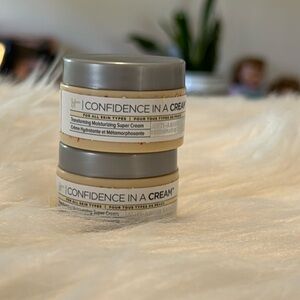 It cosmetic Confidence in a Cream 2 jars trial size